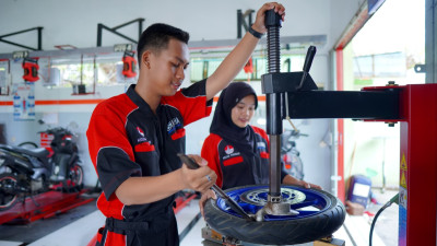 Tingkatkan Kompetensi Kehumasan, SMK YPE Sawunggalih Kutoarjo Hadirkan Praktisi Prokopim Setda Purworejo