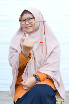 TRI ESTININGSIH, SE